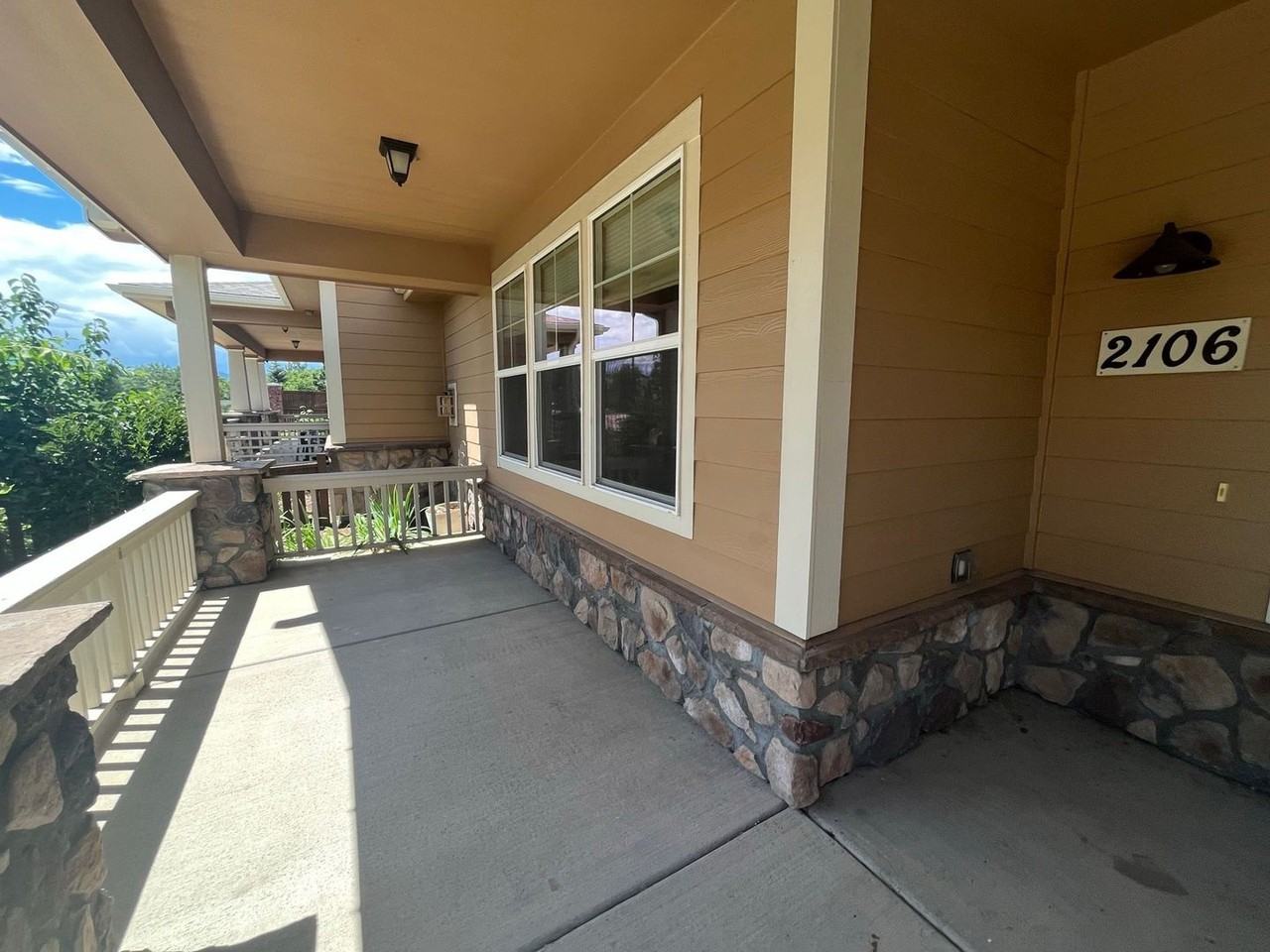 2106 Sandbur Dr - Photo 3 of 19