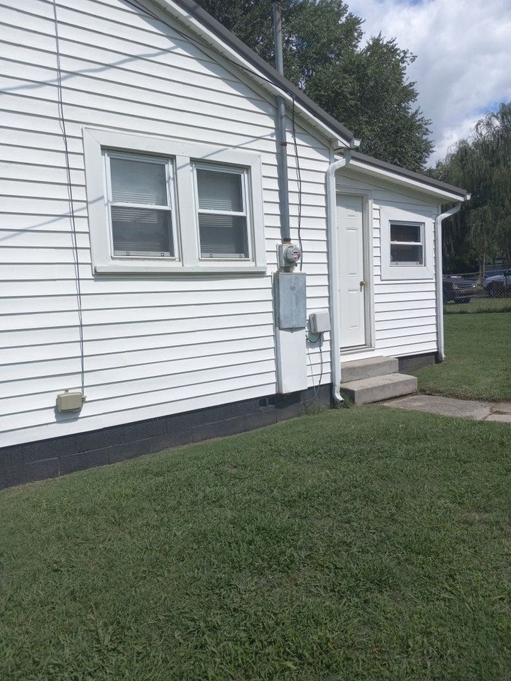 1314 Russell Ave - Photo 3 of 23