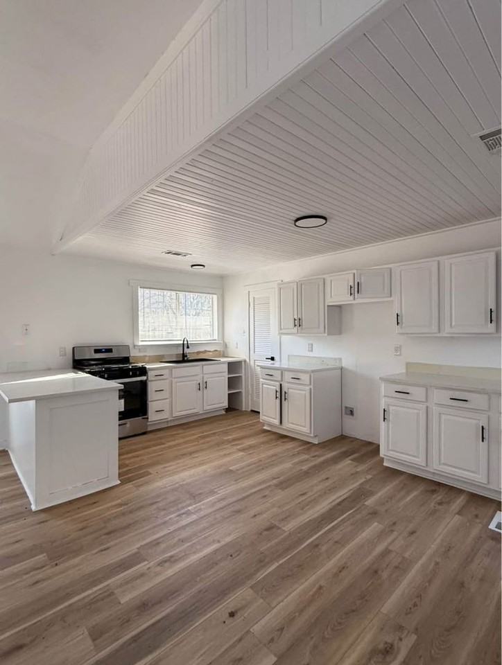 1806 Melba Cir - Photo 2 of 8