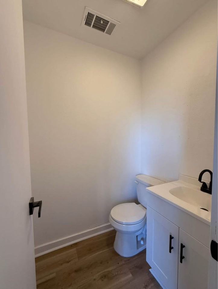 1806 Melba Cir - Photo 3 of 8