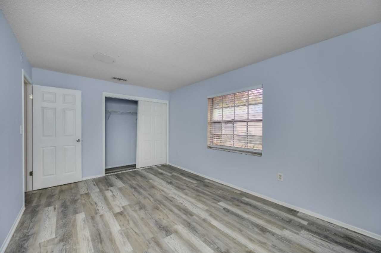 1277 Sylvia Ave - Photo 3 of 10