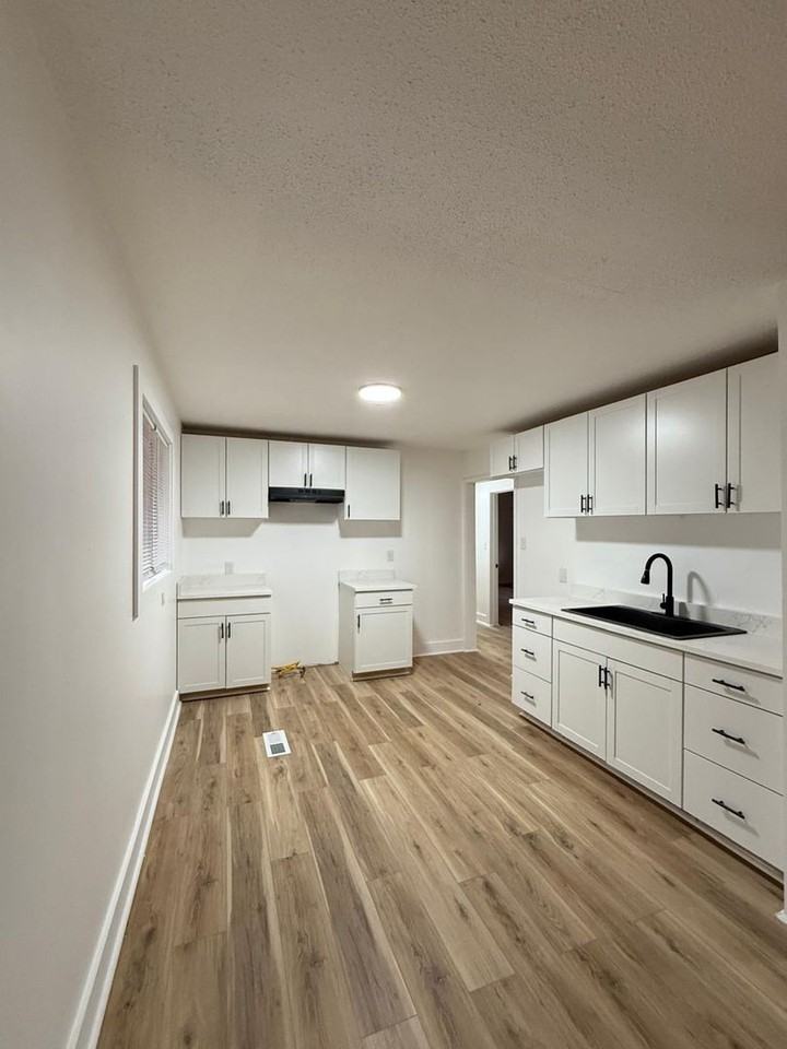 1501 Chris Dr - Photo 2 of 13