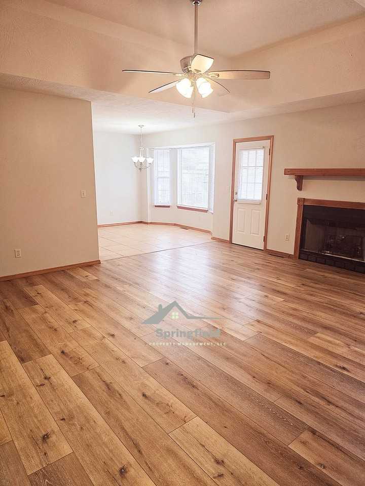 306 Jennifer Ln - Photo 2 of 16