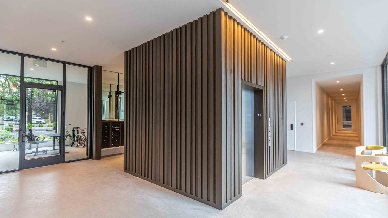 Artisan - Photo 3 of 10