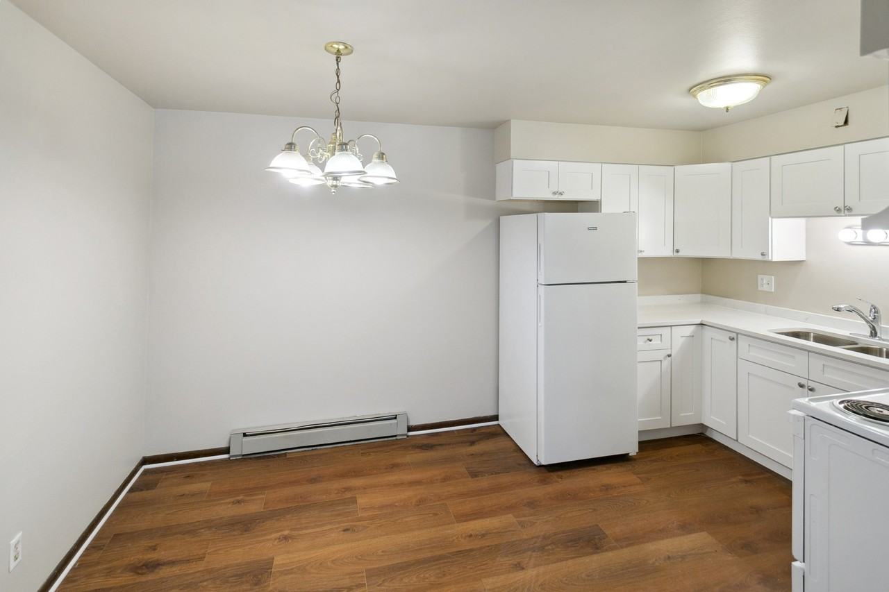 1025 North Farnsworth Avenue - Photo 3 of 10