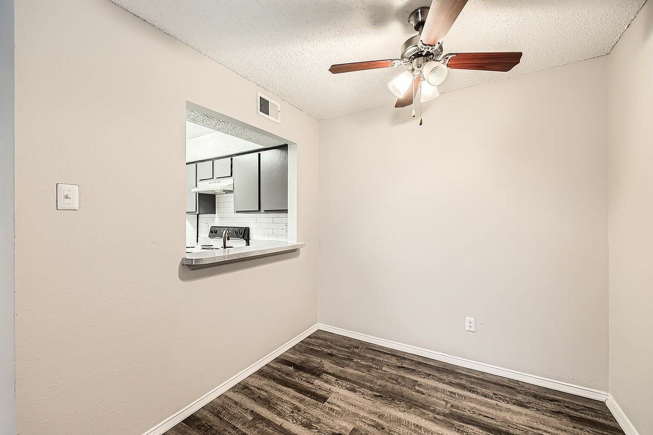 500 Flats - Photo 4 of 50