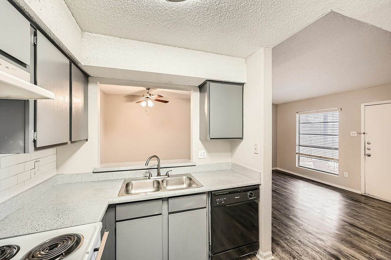 500 Flats - Photo 6 of 50