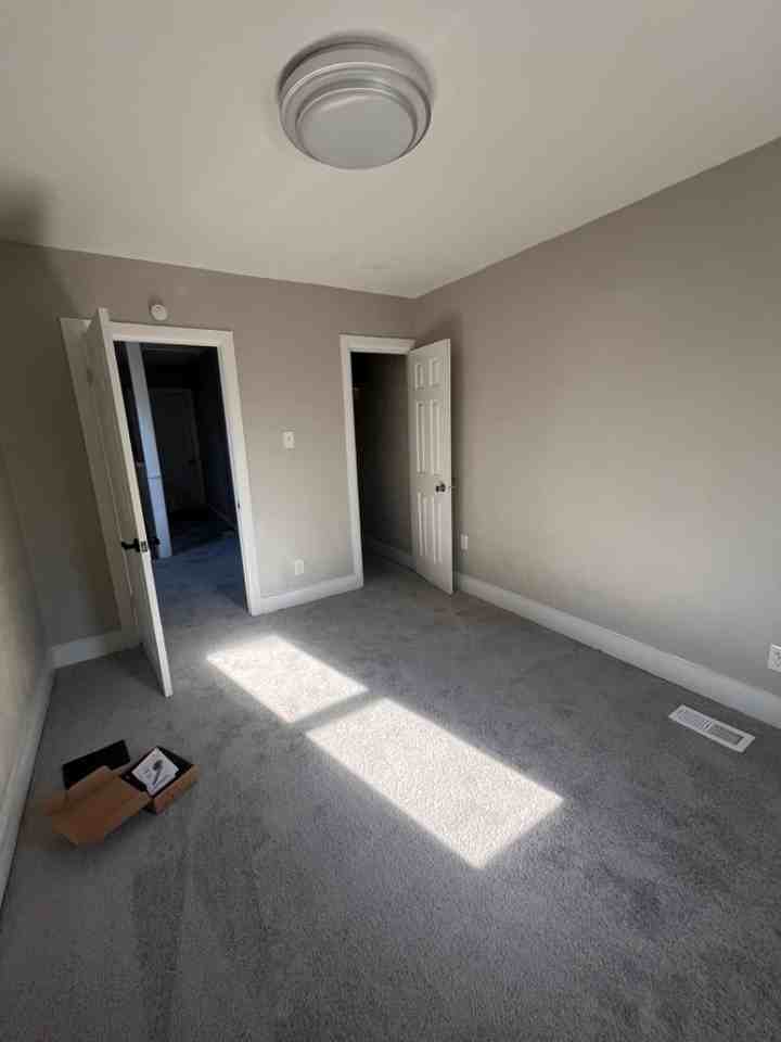 1022 32nd St - Photo 3 of 10