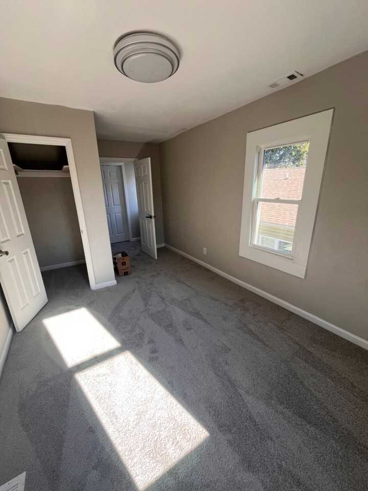 1022 32nd St - Photo 6 of 10