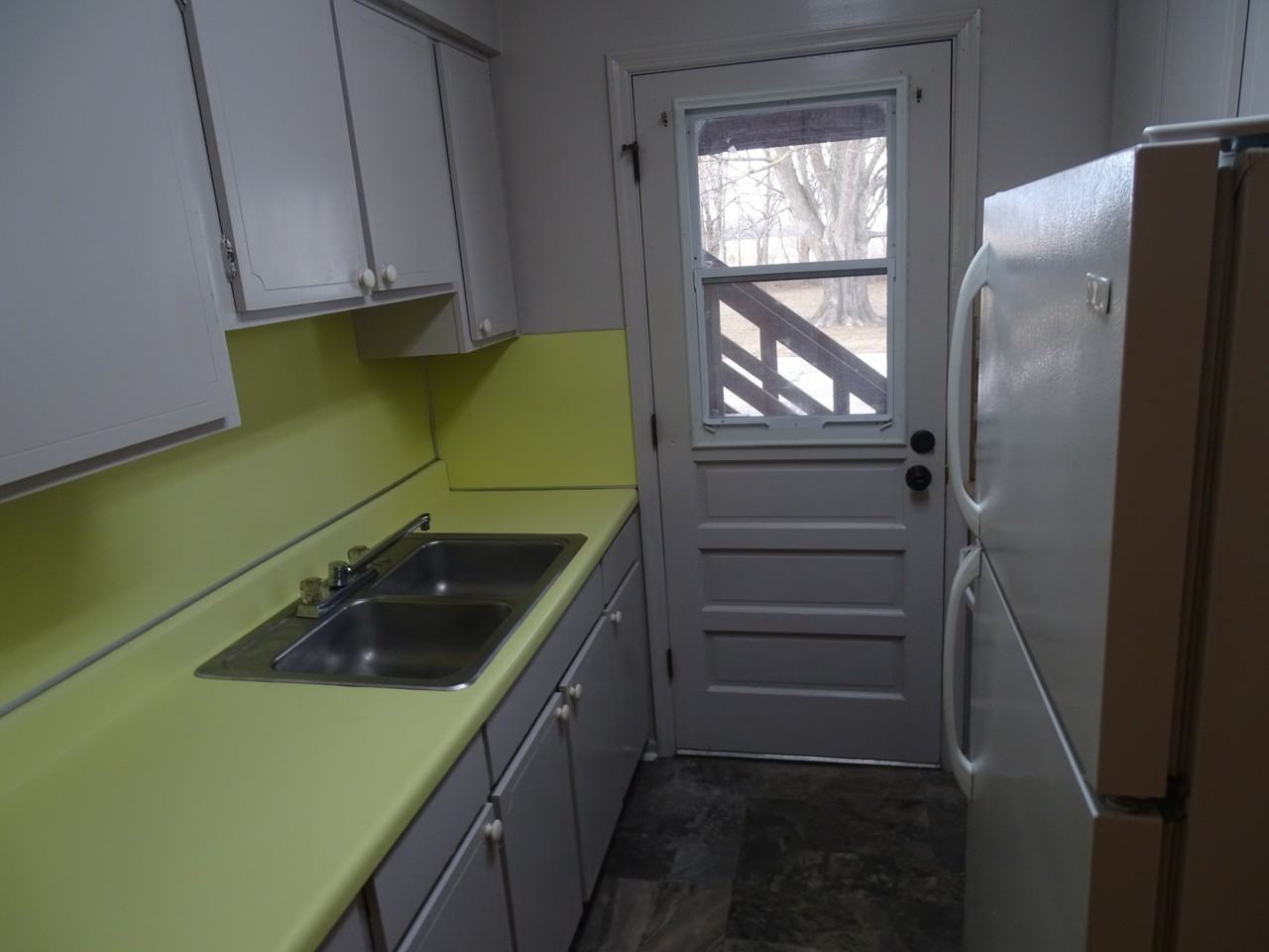 303 E Coomer St #8 - Photo 2 of 8