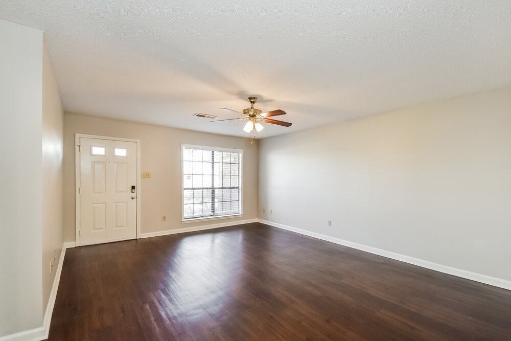 275 Garden Walk S - Photo 4 of 16