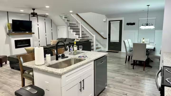 2395 Highpoint Rd - Photo 3 of 50