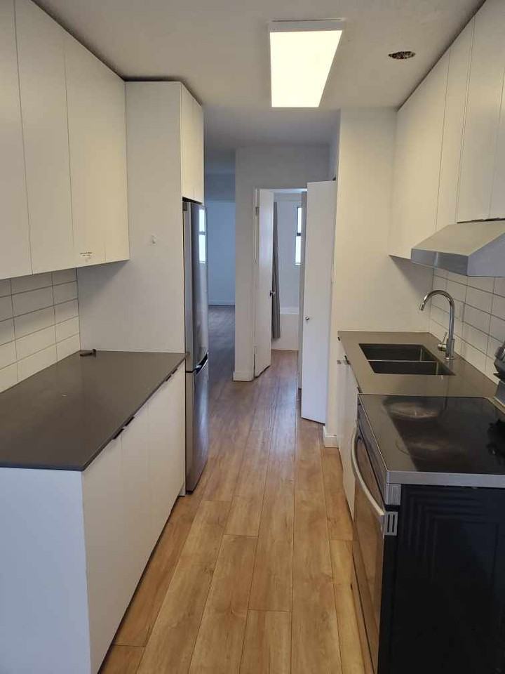 1529 C8 1529 Boundary Crescent #C8 - Photo 2 of 12