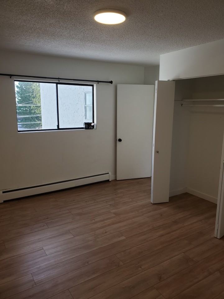 1529 C8 1529 Boundary Crescent #C8 - Photo 4 of 12