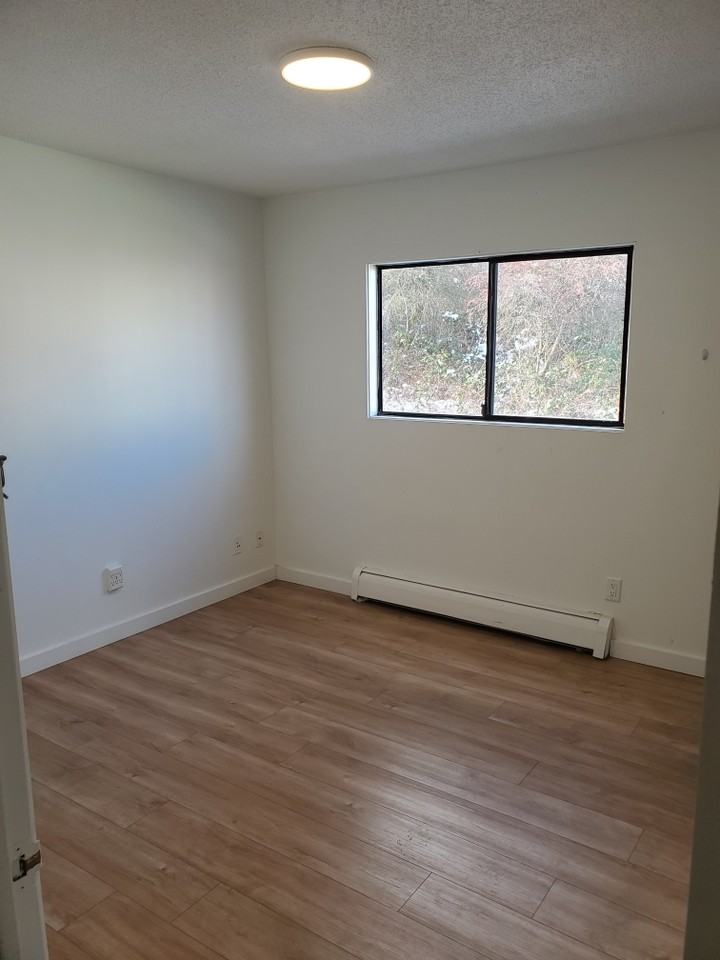 1529 C8 1529 Boundary Crescent #C8 - Photo 7 of 12