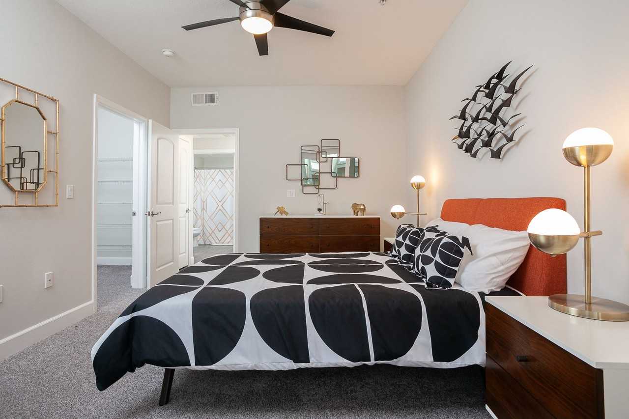 Stadium House Apartments - Photo 7 of 50