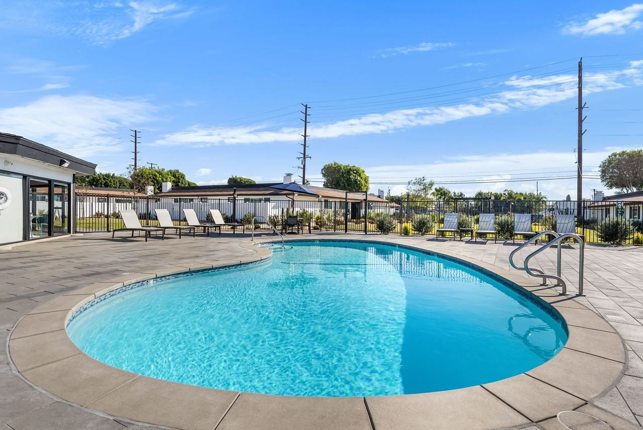 Grove House - Photo 2 of 47