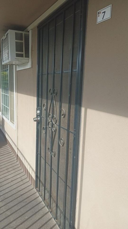 2511 Edison Ave - Photo 5 of 17