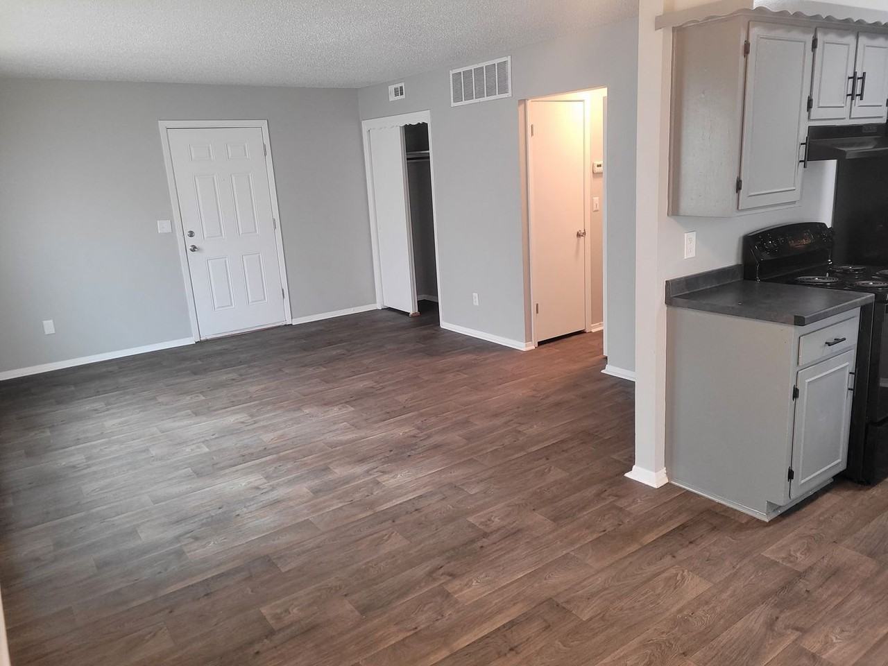Pine Creek Apartments - Photo 4 of 19
