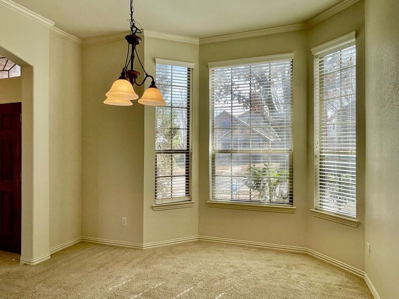 6304 Blackstone Dr - Photo 3 of 32