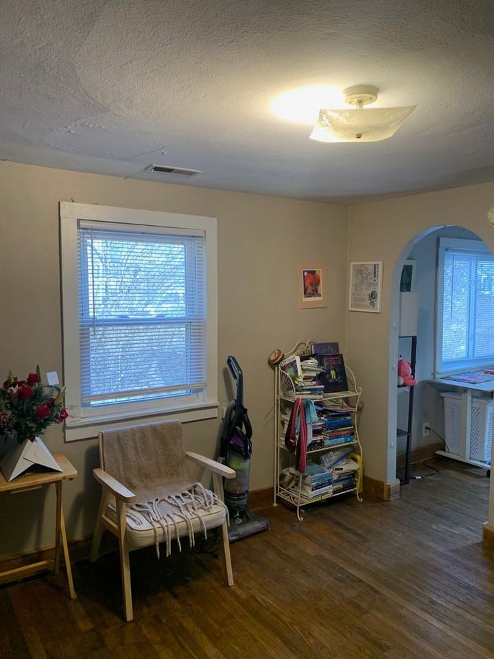 1306 1/2 W 6th St - Photo 4 of 7