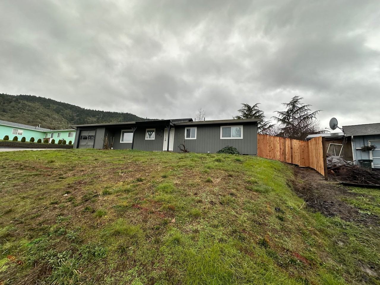 237 Clark Ter - Photo 3 of 20