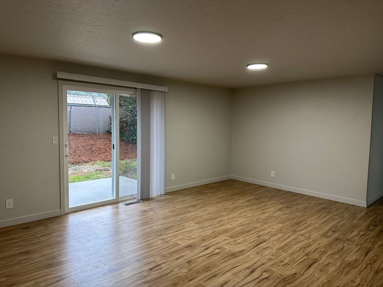 237 Clark Ter - Photo 4 of 20