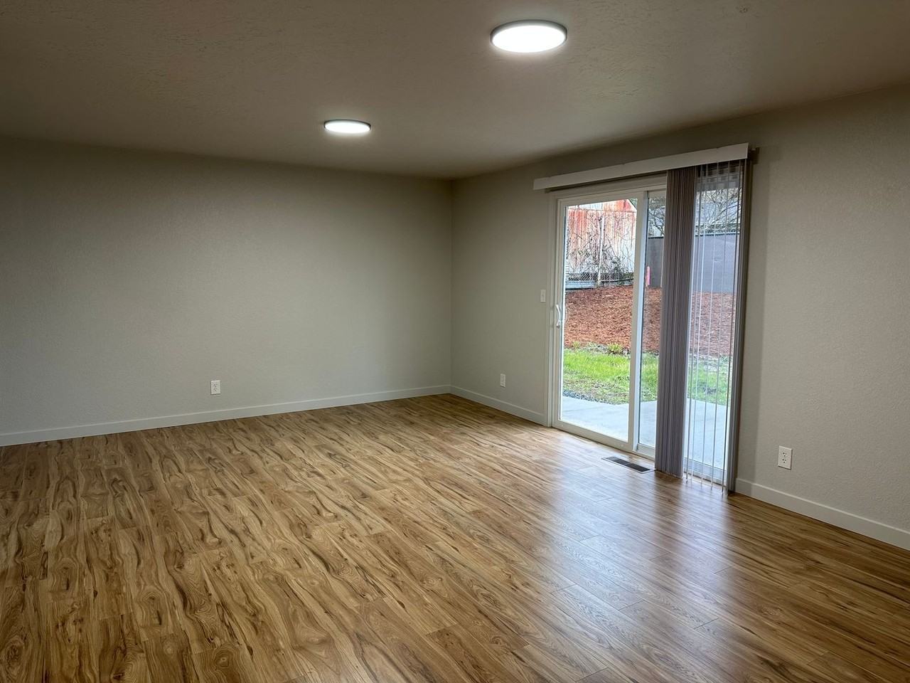 237 Clark Ter - Photo 5 of 20