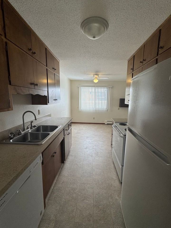 426 Shirley Street - Photo 5 of 11