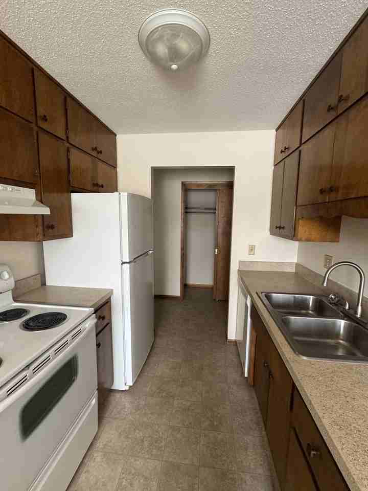 426 Shirley Street - Photo 6 of 11