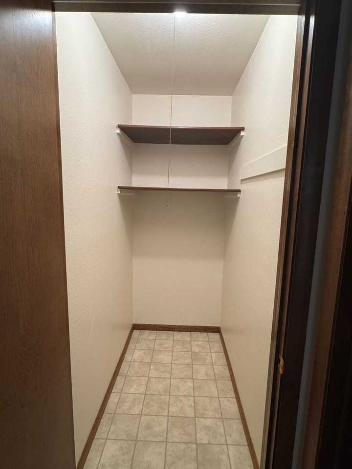 426 Shirley Street - Photo 7 of 11