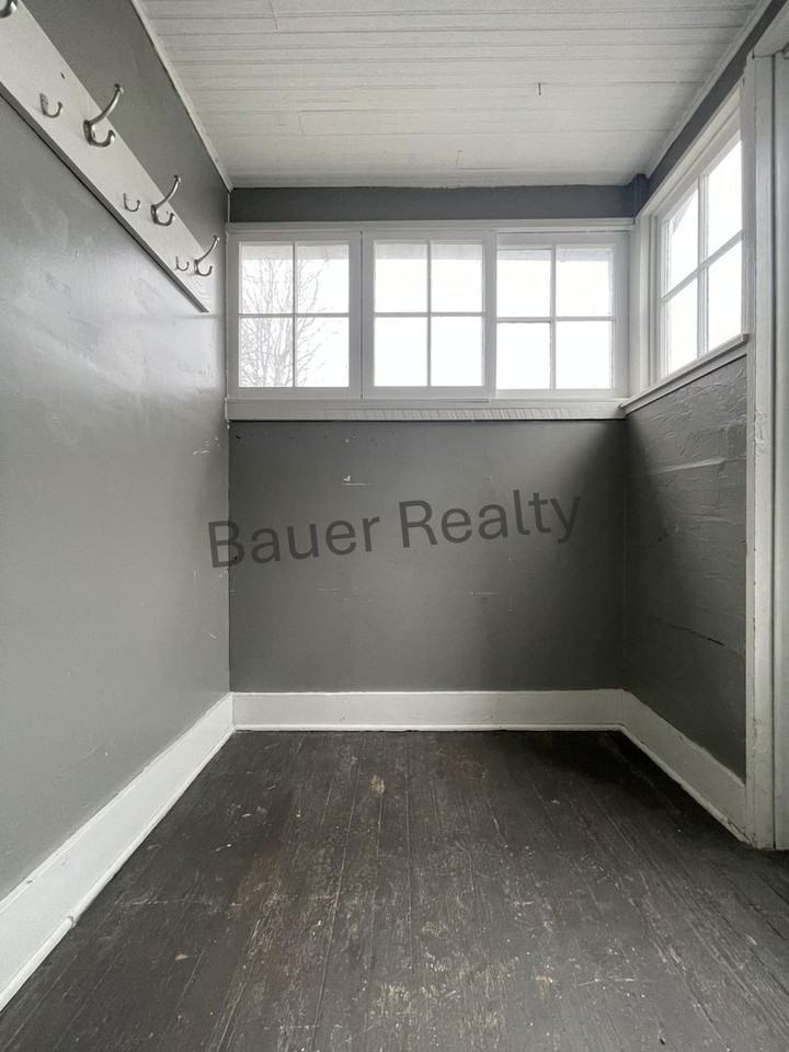 210 E 10th St - Photo 6 of 21