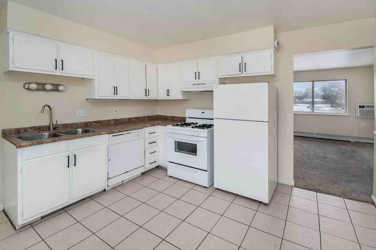 Bram - Photo 3 of 11