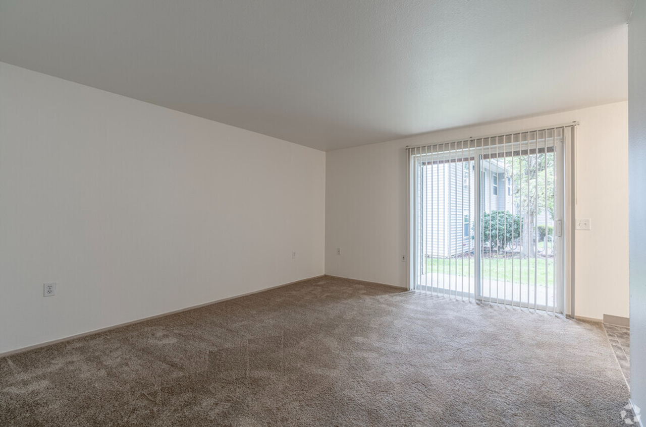 1680 Se Crystal Lake Dr #E - Photo 5 of 13