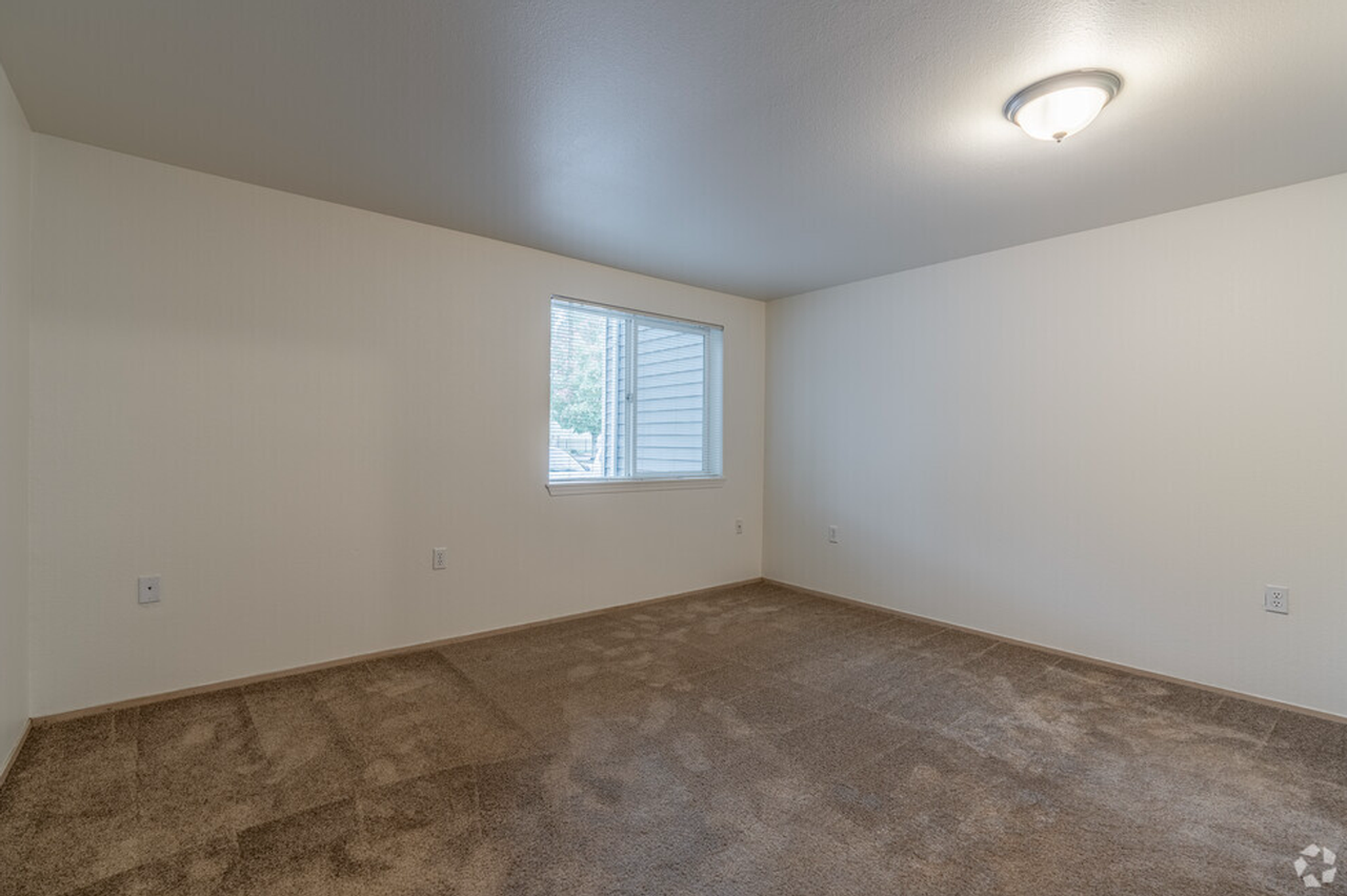 1680 Se Crystal Lake Dr #E - Photo 6 of 13