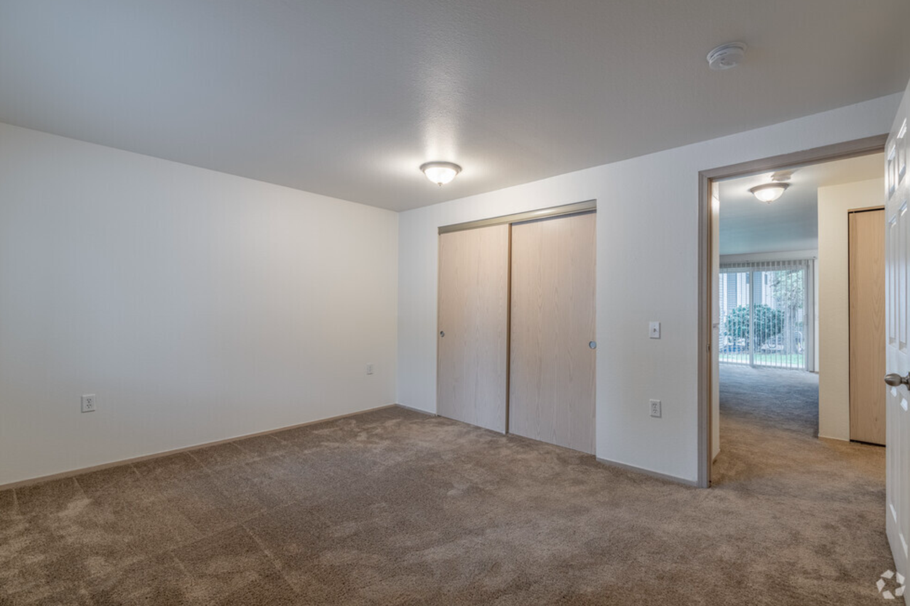 1680 Se Crystal Lake Dr #E - Photo 7 of 13