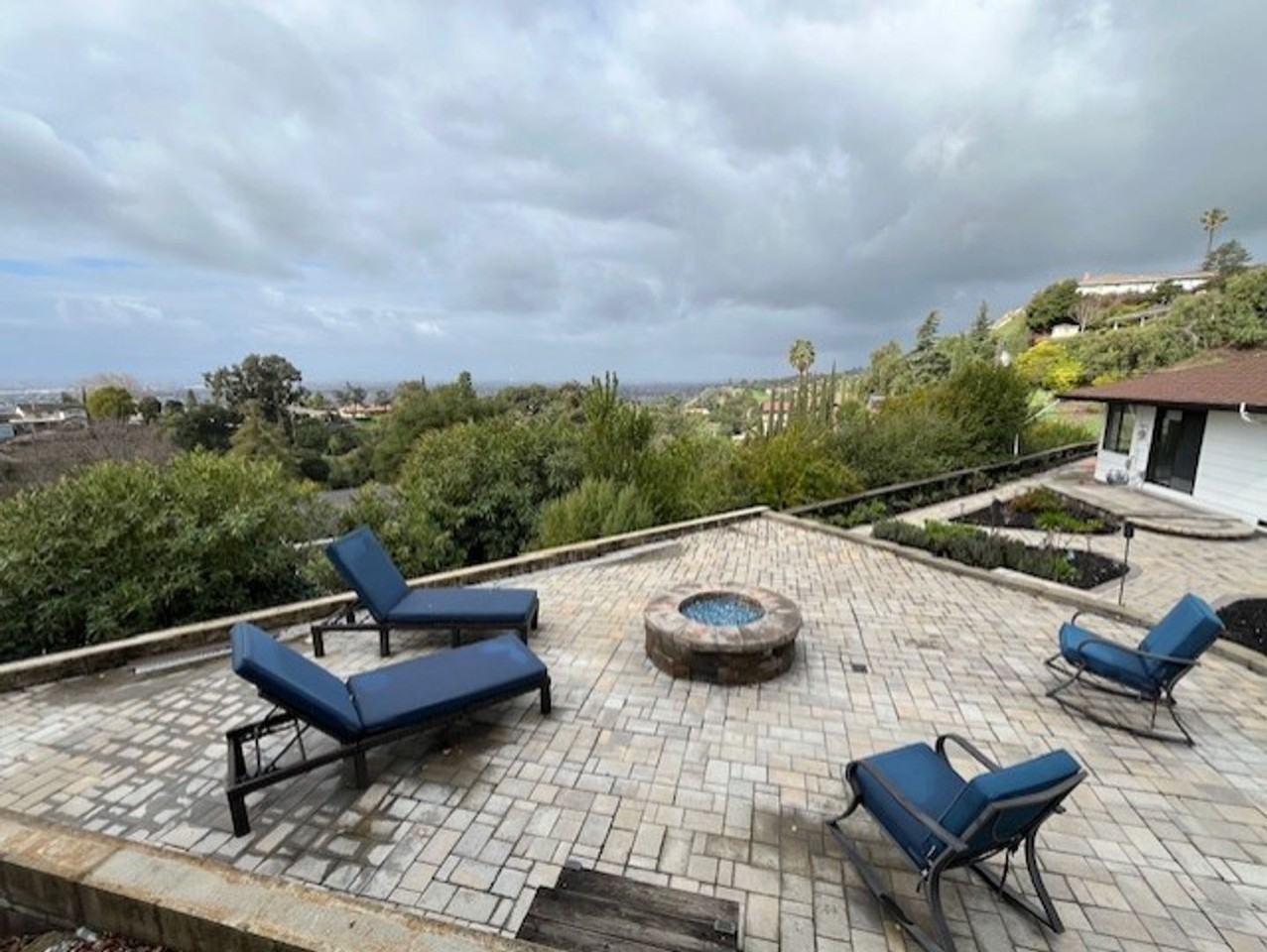 15740 Simoni Dr - Photo 2 of 32