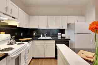 401 Broadway E - Photo 1 of 1