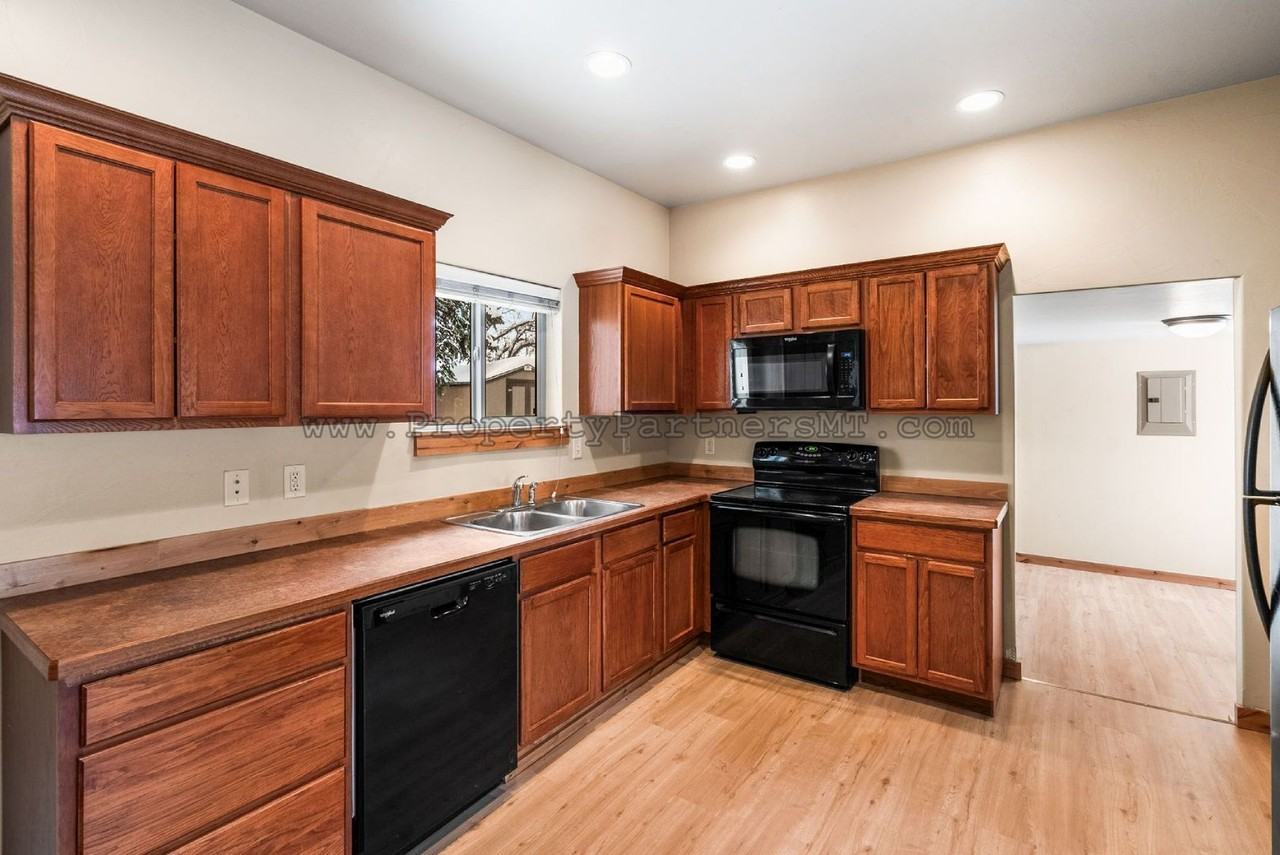215 N Quaw Blvd - Photo 2 of 26