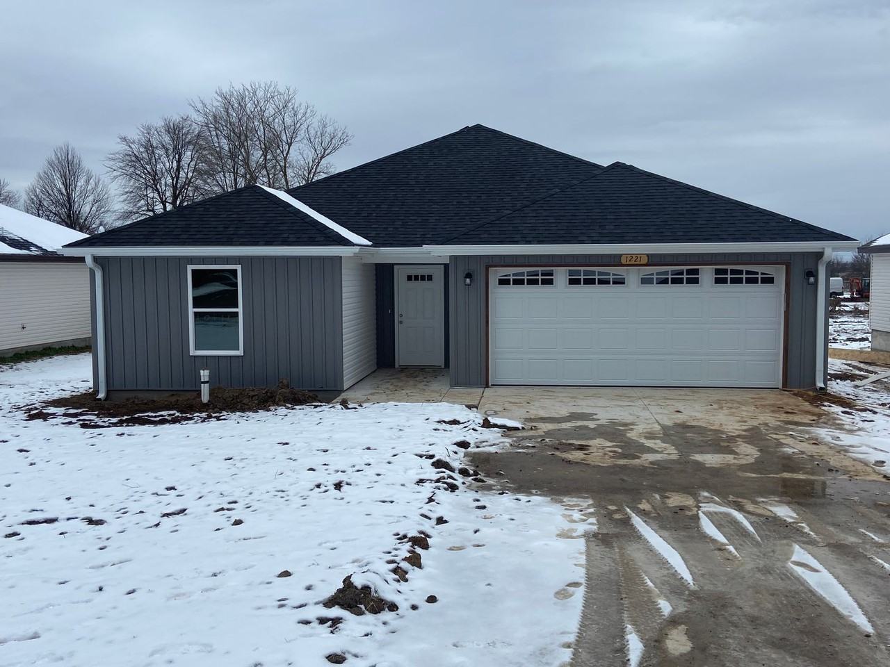 1215 Charlene Dr - Photo 2 of 12