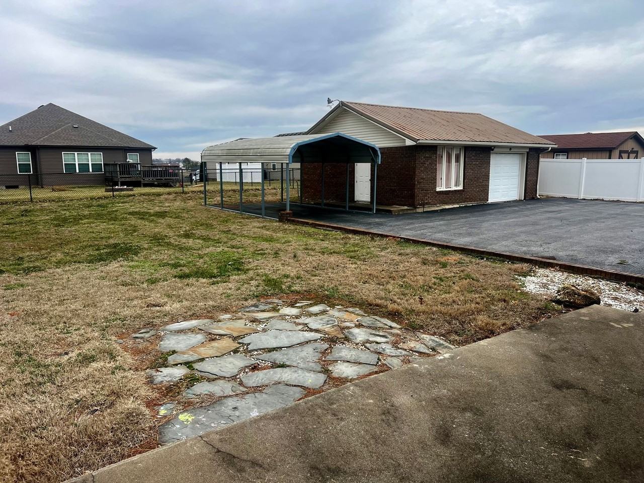 122 N Fairway Rd - Photo 4 of 11