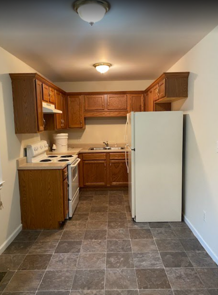 421 Crossland Ave - Photo 2 of 12
