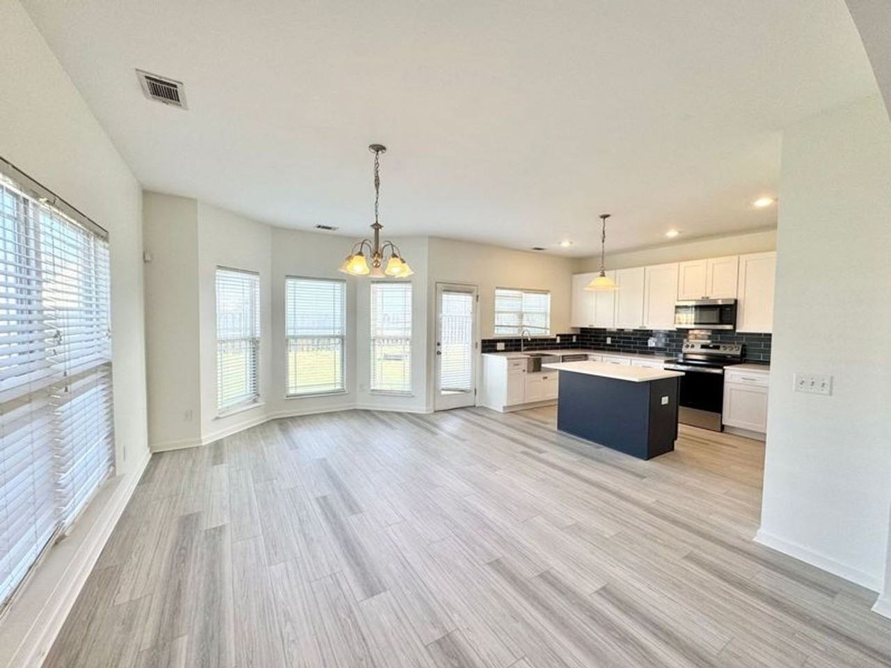 186 Savannah Ln - Photo 2 of 22