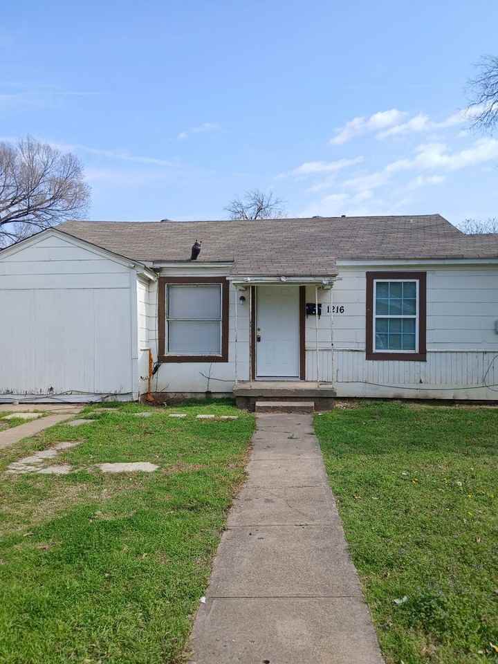 1216 Keats Dr - Photo 2 of 29