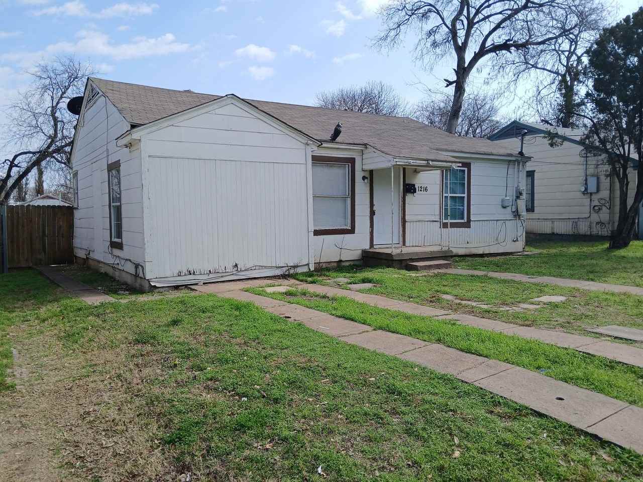 1216 Keats Dr - Photo 3 of 29