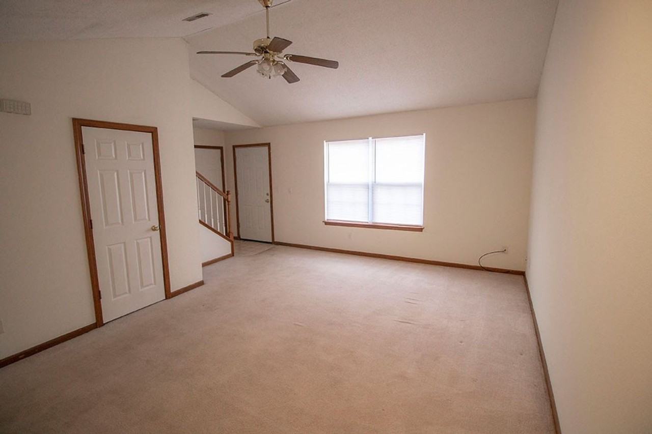 1318 Valley Creek Ln - Photo 4 of 27