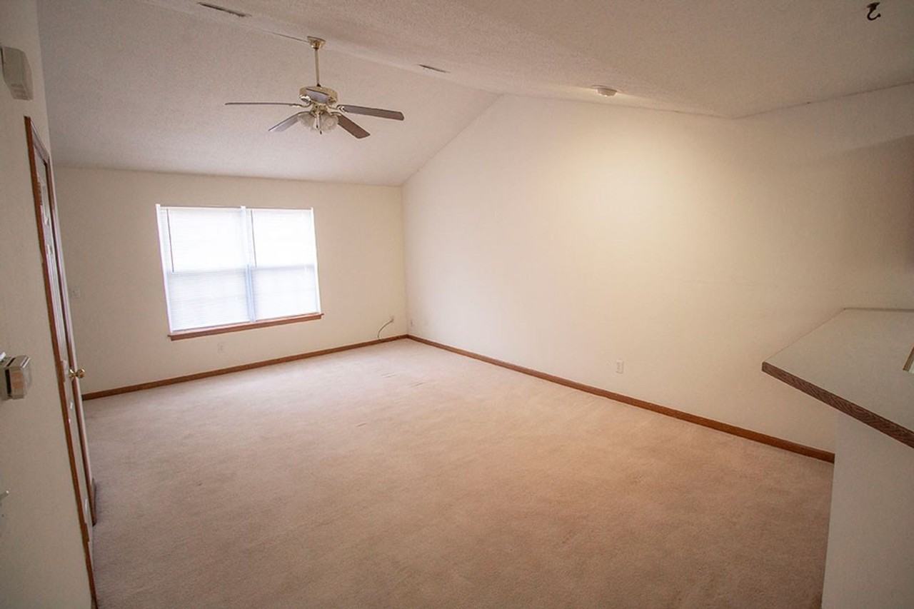 1318 Valley Creek Ln - Photo 5 of 27