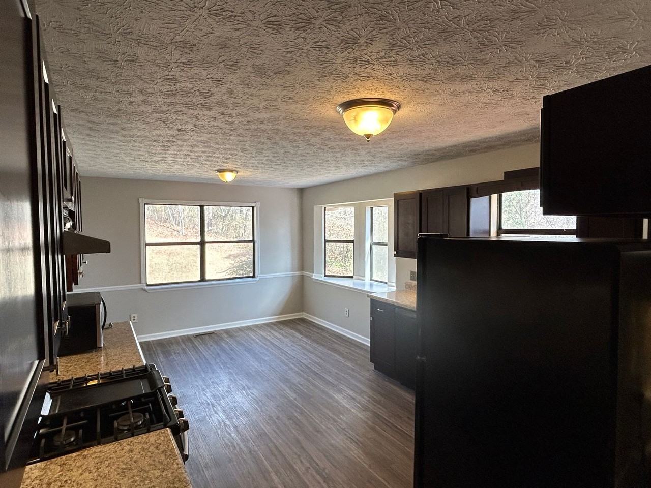 901 Locke Dr - Photo 3 of 27