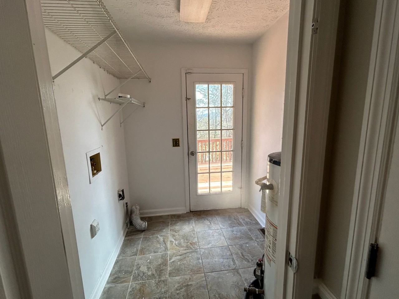 901 Locke Dr - Photo 6 of 27