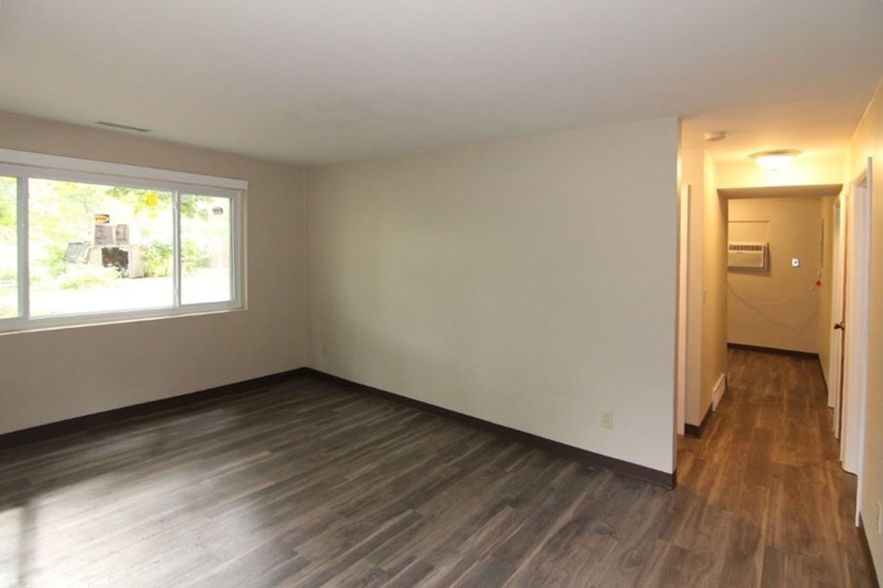 1131 1/2 Maple St - Photo 3 of 12